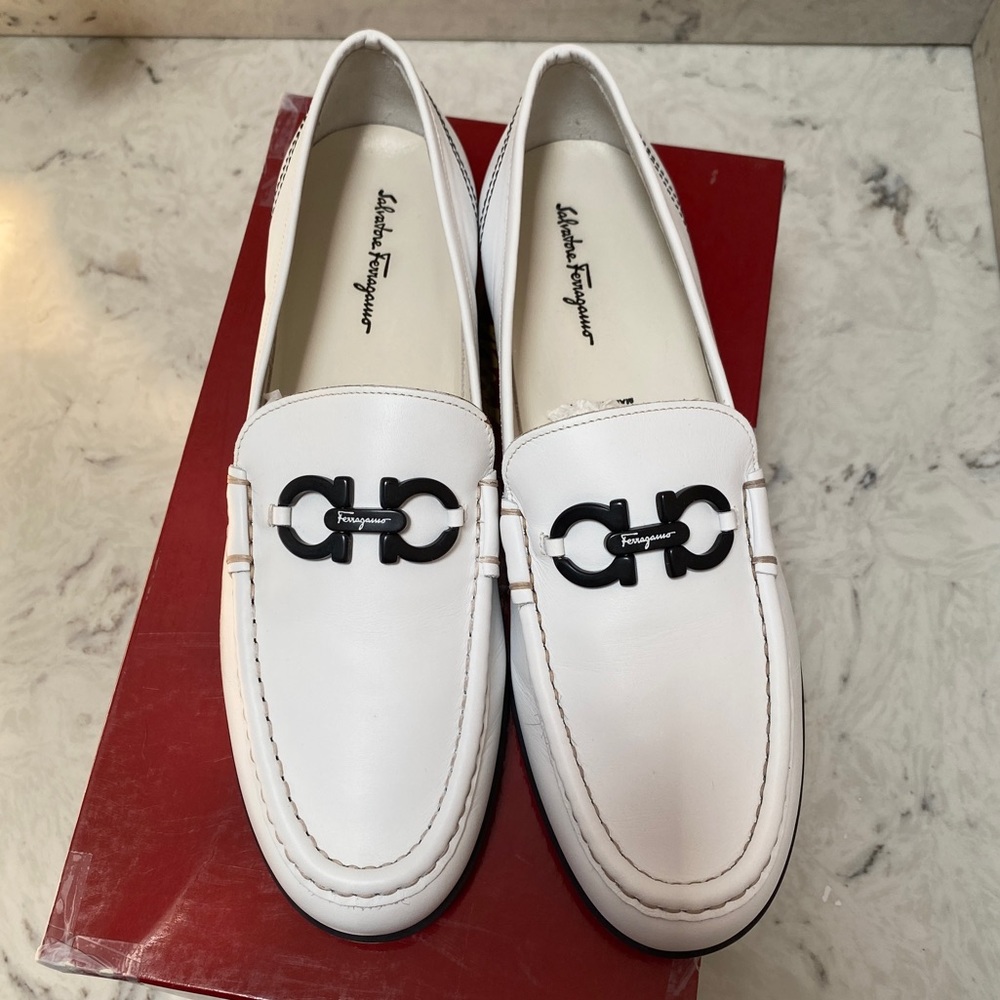 Salvatore Ferragamo Women’s Size 9 1/2 B Driving Shoes White Leather Loafers